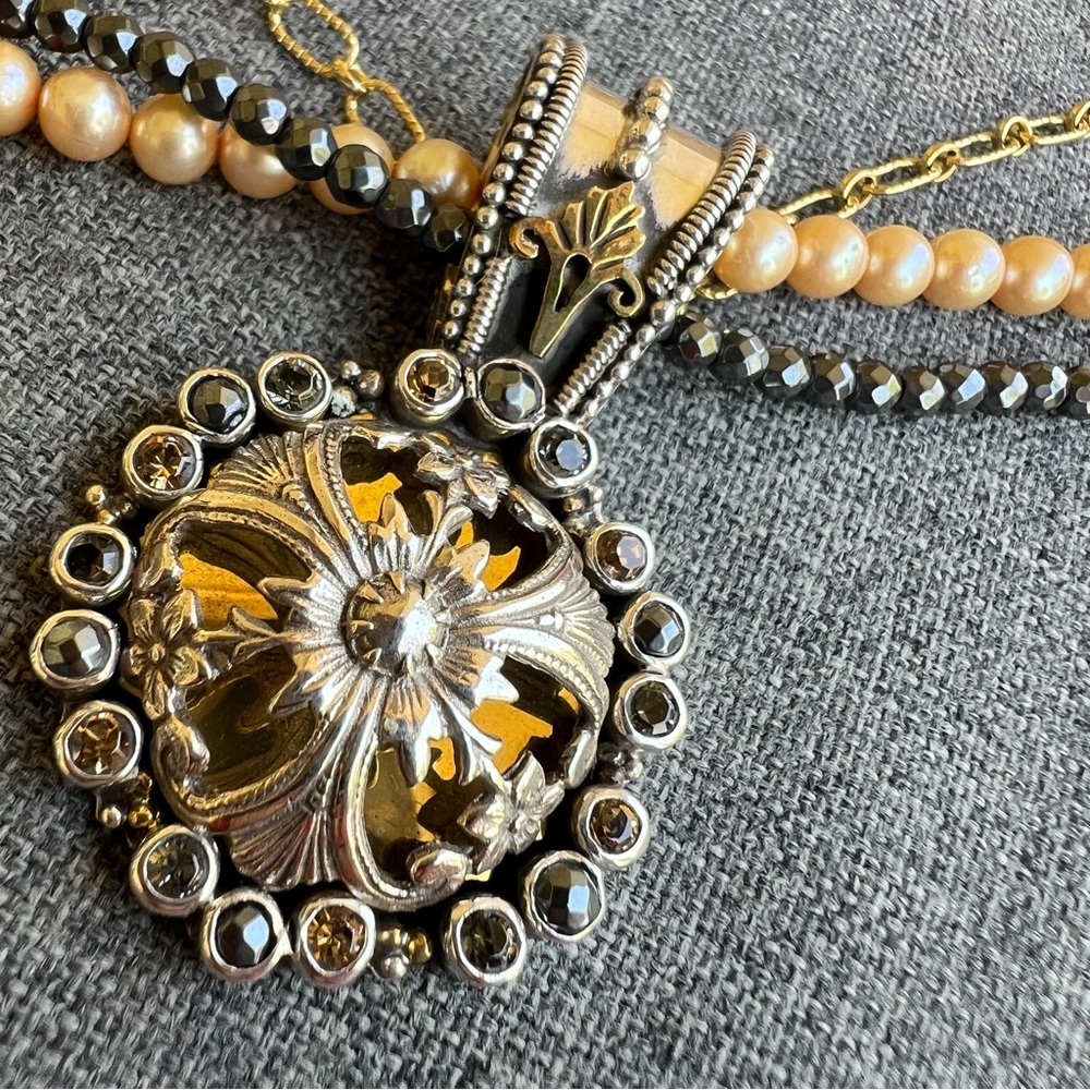 Mars And Valentine Pearls Bead Multi-Strand Necklace with Floral Gold Pendant - Picture 4 of 5